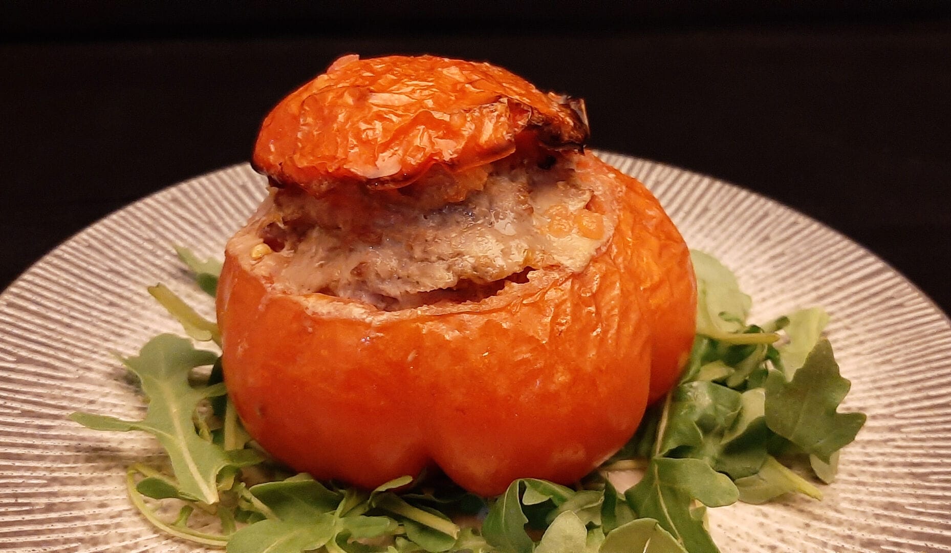 Tomates Farcies Au Four. Recette à L'ancienne Façon Grand-mère.