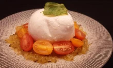 Mozzarella di bufala. Une recette d’entrée froide gastronomique facile à faire.