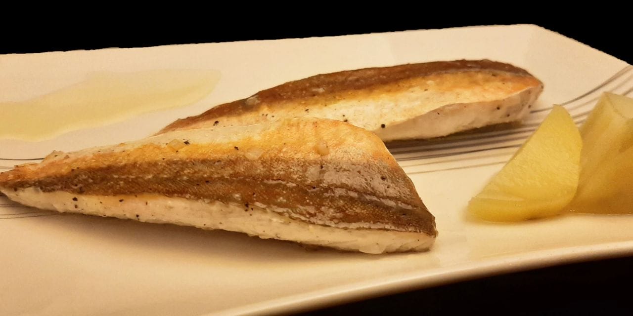 Filets de rouget grondin au four. Une recette de poisson économique et savoureuse.