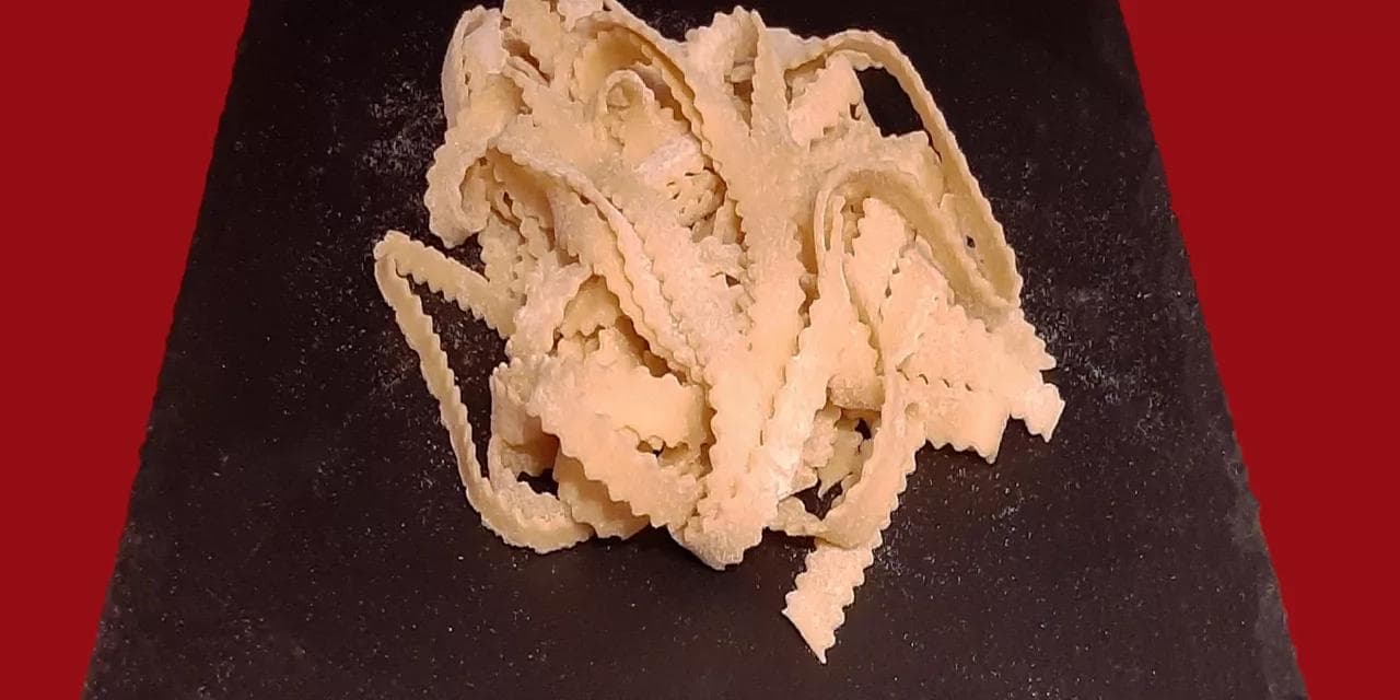 Mafaldine pasta. Une recette italienne de pâtes fraîches maison.