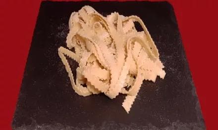 Mafaldine pasta. Une recette italienne de pâtes fraîches maison.