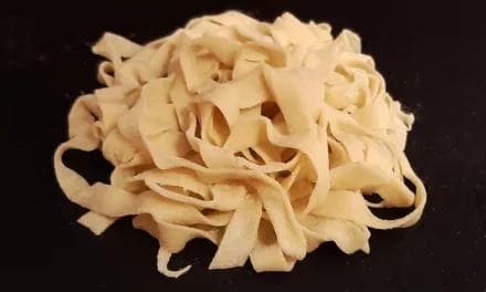 Fettuccine. Une recette italienne de pâtes fraîches maison.