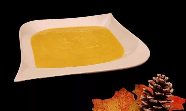 Potimarron vert. Une recette de velouté avec courge Iron Cup, champignons et pommes de terre.