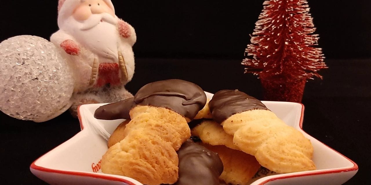 Spritz bredele aux amandes et chocolat. Une recette sans machine pour Noël !