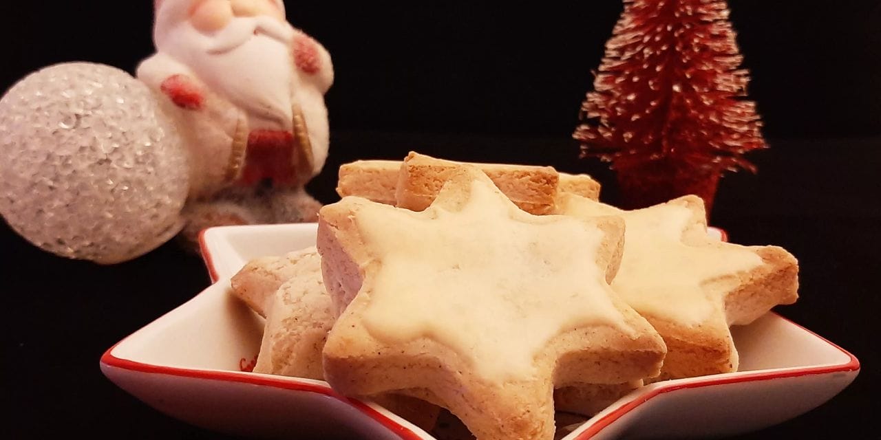 Zimtsterne ou étoiles à la cannelle. Une recette de biscuits de Noël Gluten Free