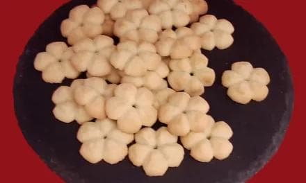 Biscuits pistache. Une recette de petits sablés moelleux réalisés à la presse.