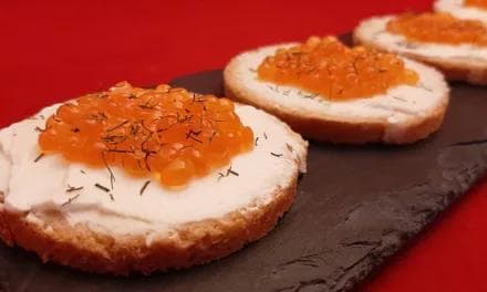 Œufs de saumon en apéritif. Une recette de toasts pour les fêtes de fin d’année.