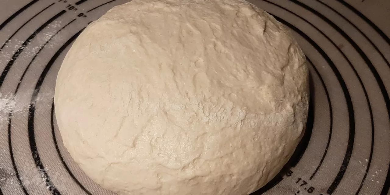 Pâte à pizza fine. Une recette italienne maison et gourmande.
