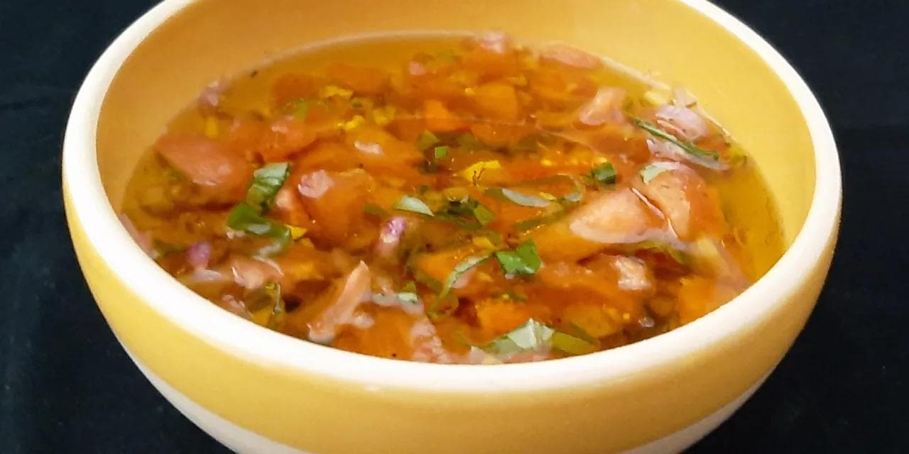 Sauce vierge. Une recette classique pour accompagner les poissons ou les viandes blanches.