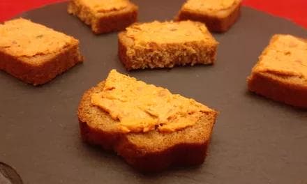 Toasts pain d’épices au chorizo. Une recette relevée et économique pour l’apéritif.