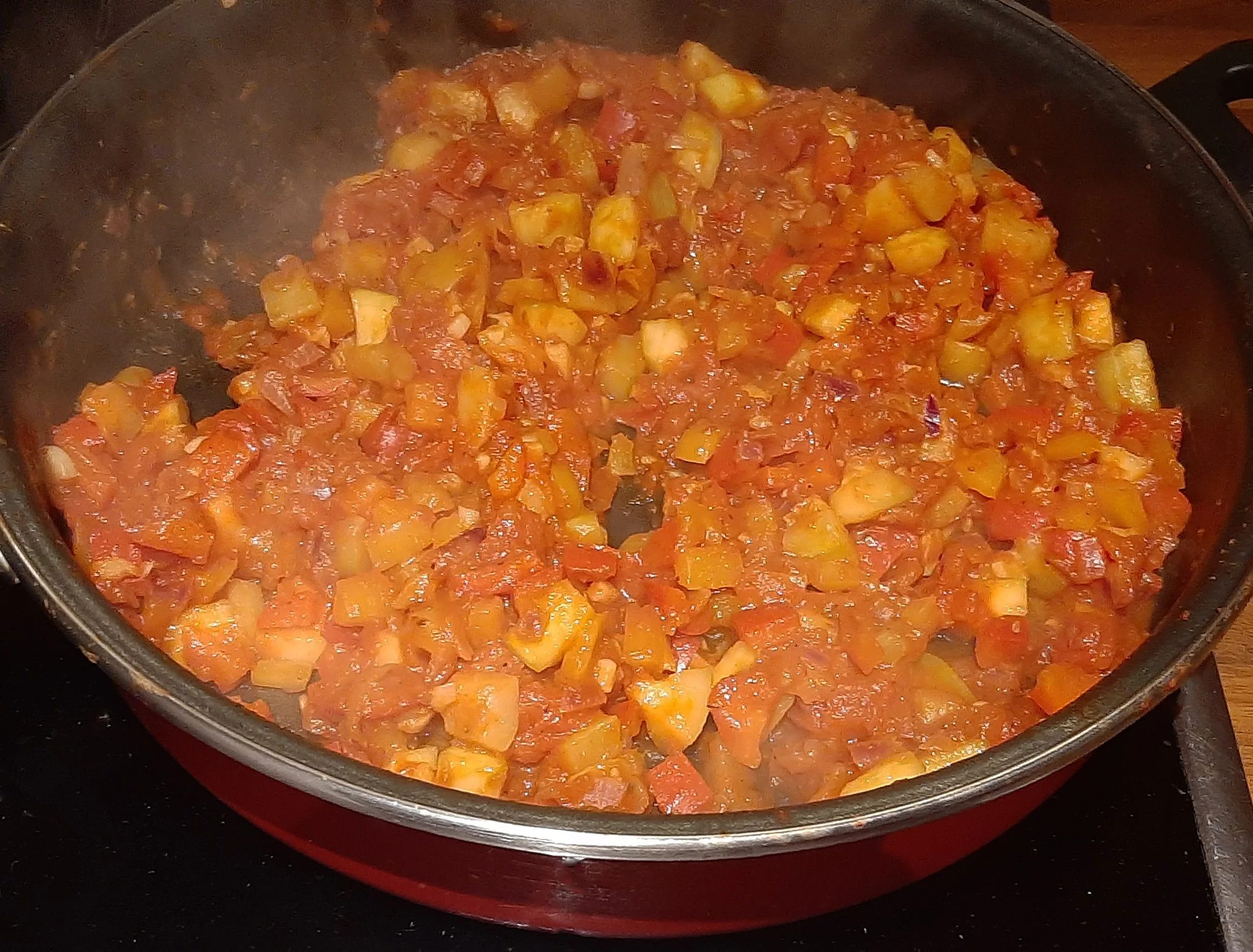 Tourte à la viande hachée et légumes. Recette d'entrée gourmande
