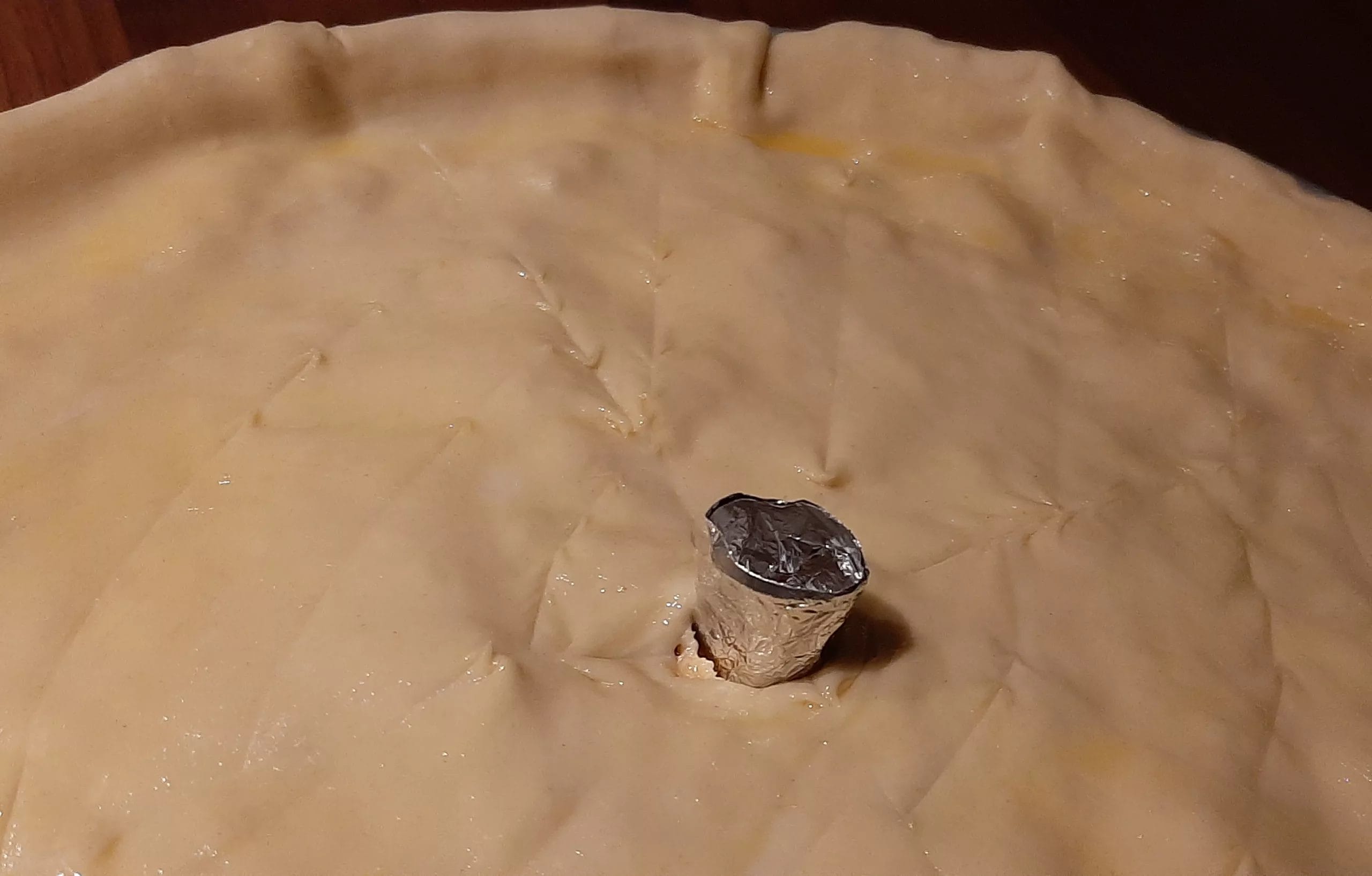 Tourte à la viande hachée et légumes. Recette d'entrée gourmande