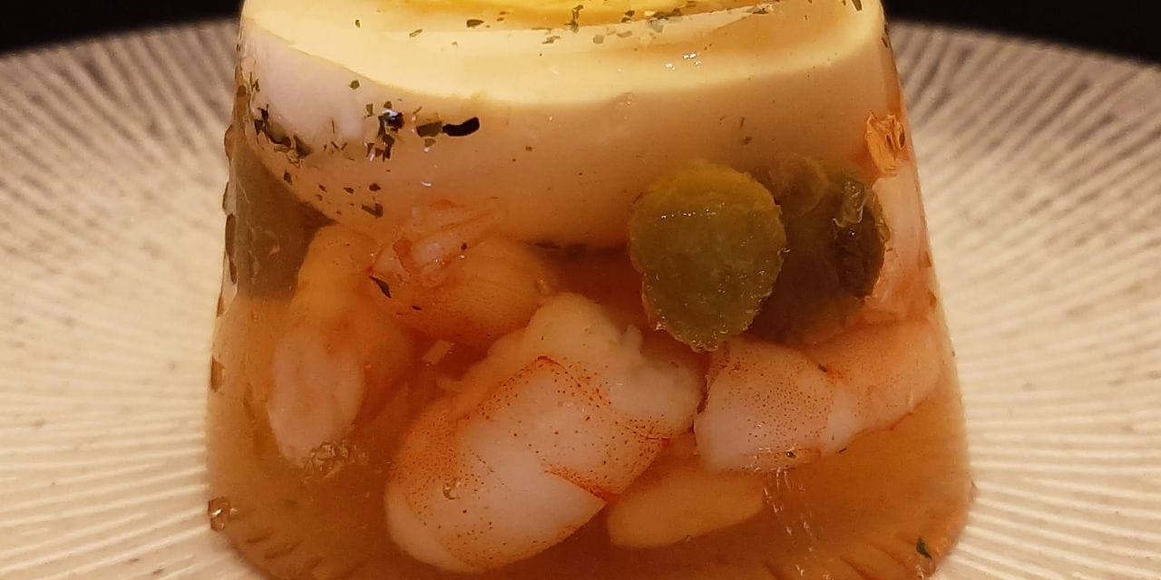 Verrines de crevettes. Une recette d’œufs en gelée pour une entrée festive.