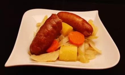 Potée au chou blanc et saucisses de Montbéliard. Une recette parfaite en hiver.