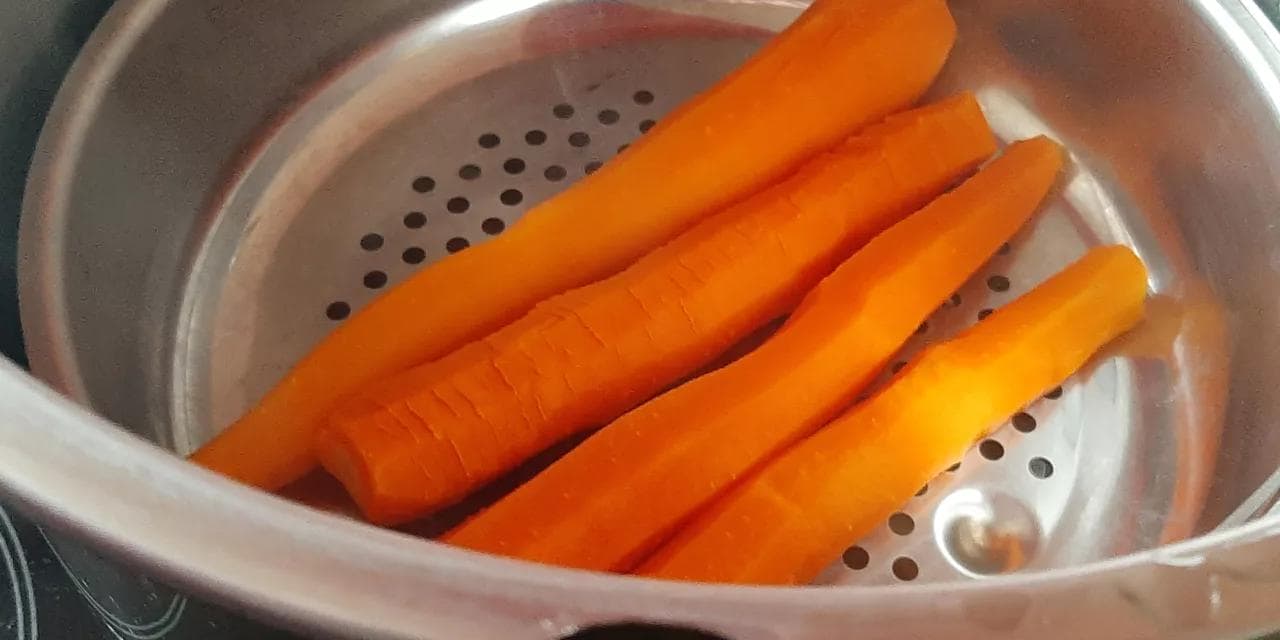 Cuisson des carottes à la vapeur en peu de temps. Une recette à la cocotte minute !