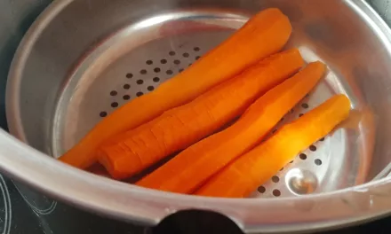 Cuisson des carottes à la vapeur en peu de temps. Une recette à la cocotte minute !