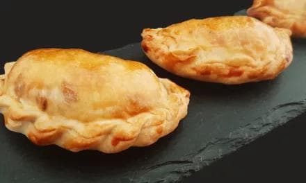 Empanadas au thon. Une recette de petits chaussons chauds et gourmands !