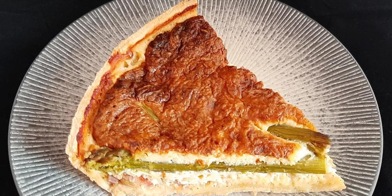 Tarte aux asperges vertes. Une recette de quiche gourmande.