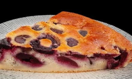 Clafoutis aux cerises. Une recette de gâteau facile et rapide à faire !