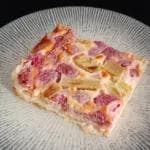 Clafoutis à la rhubarbe et aux framboises. Une recette de dessert gourmand !
