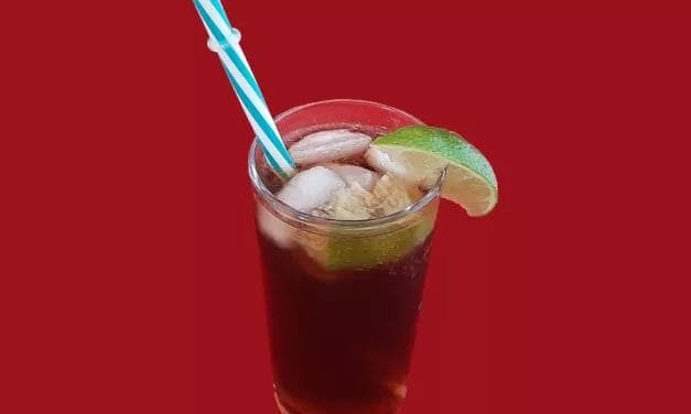 Cuba libre. Une recette de cocktail au rhum blanc facile pour l’apéritif !