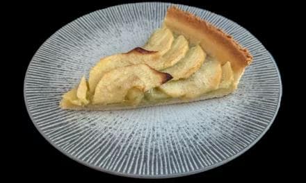 Tarte aux pommes : une touche gourmande avec de la compote de rhubarbe