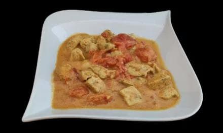 Délicieuse recette de poulet au curry et lait de coco pour les amateurs de cuisine thaï