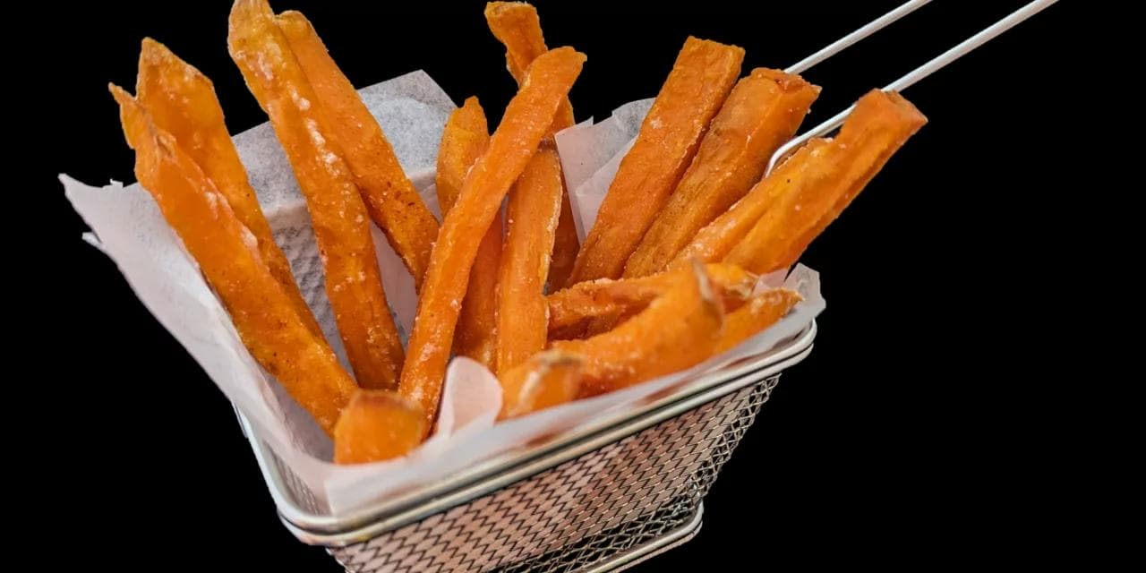 Comment préparer des frites de patates douces croustillantes à la friteuse ?