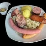 Maîtrisez l’Art de la Choucroute Garnie avec Notre Guide Complet et Facile !